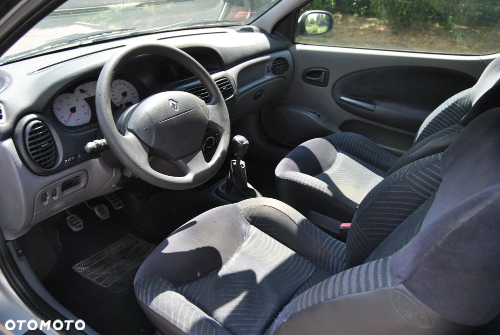 Renault Megane 1.6 - 5