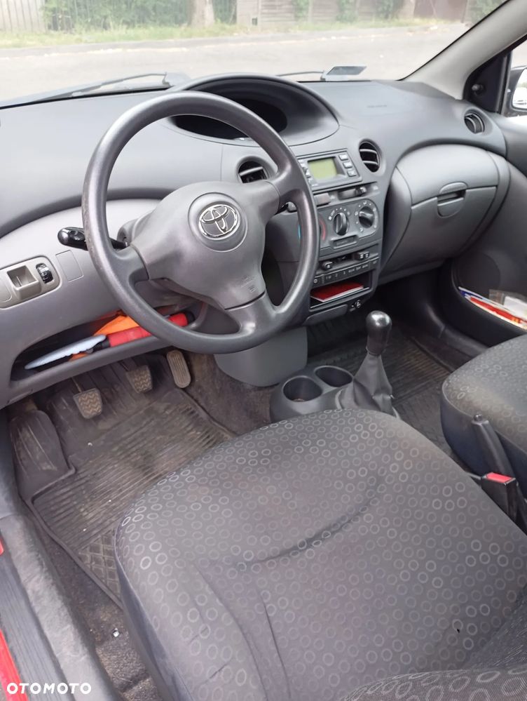 Toyota Yaris 1.0 - 9
