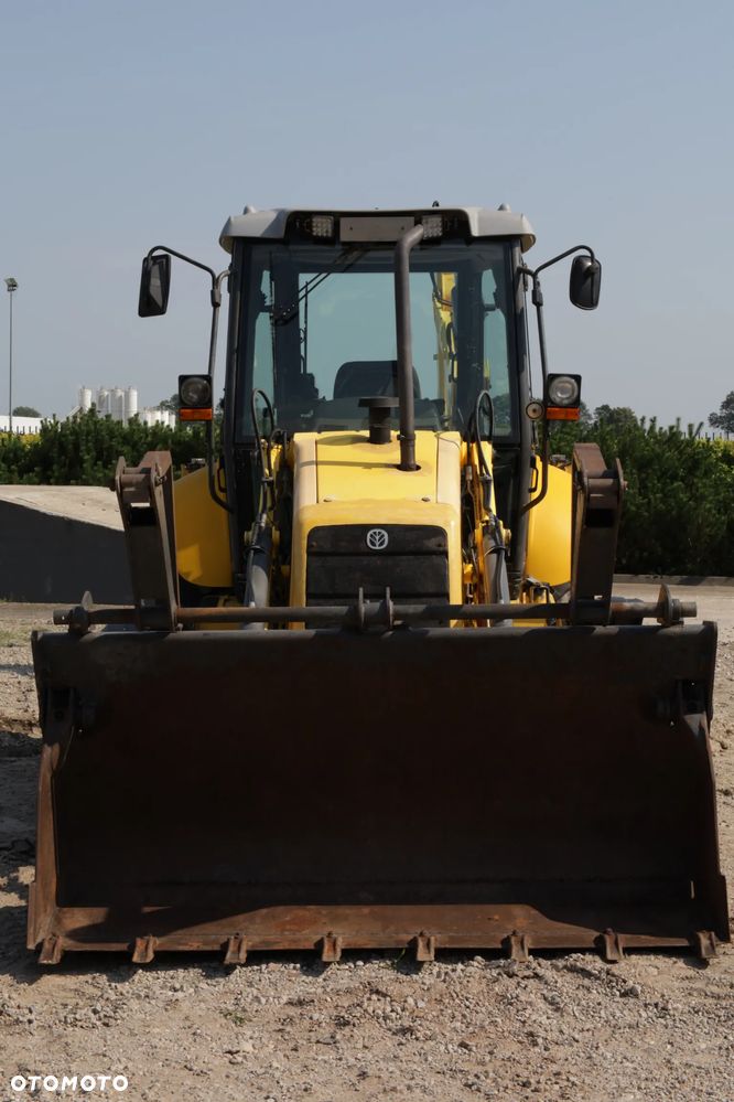 New Holland LB110B - 18