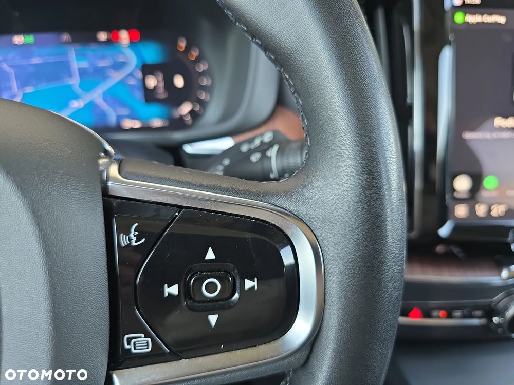 Volvo XC 60 B4 D AWD Plus Dark - 22