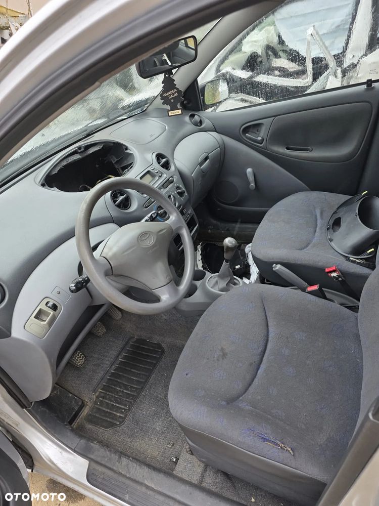 Toyota Yaris 1.0 Base - 5
