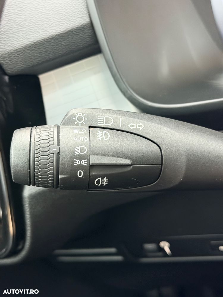 Volvo XC 40 D3 Geartronic Momentum Pro - 27