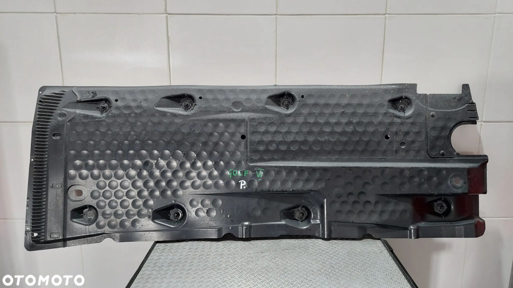 OSŁONA PŁYTA PODWOZIA PRAWA VW GOLF VI R2012 NR 1K0825202 - 1