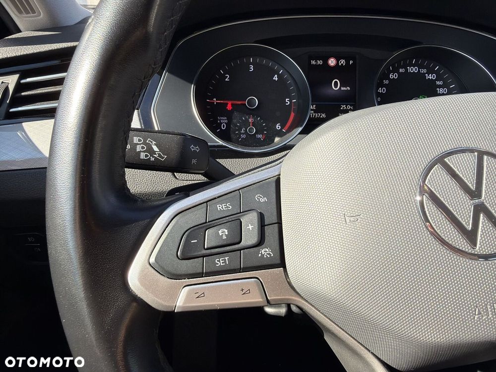 Volkswagen Passat - 24