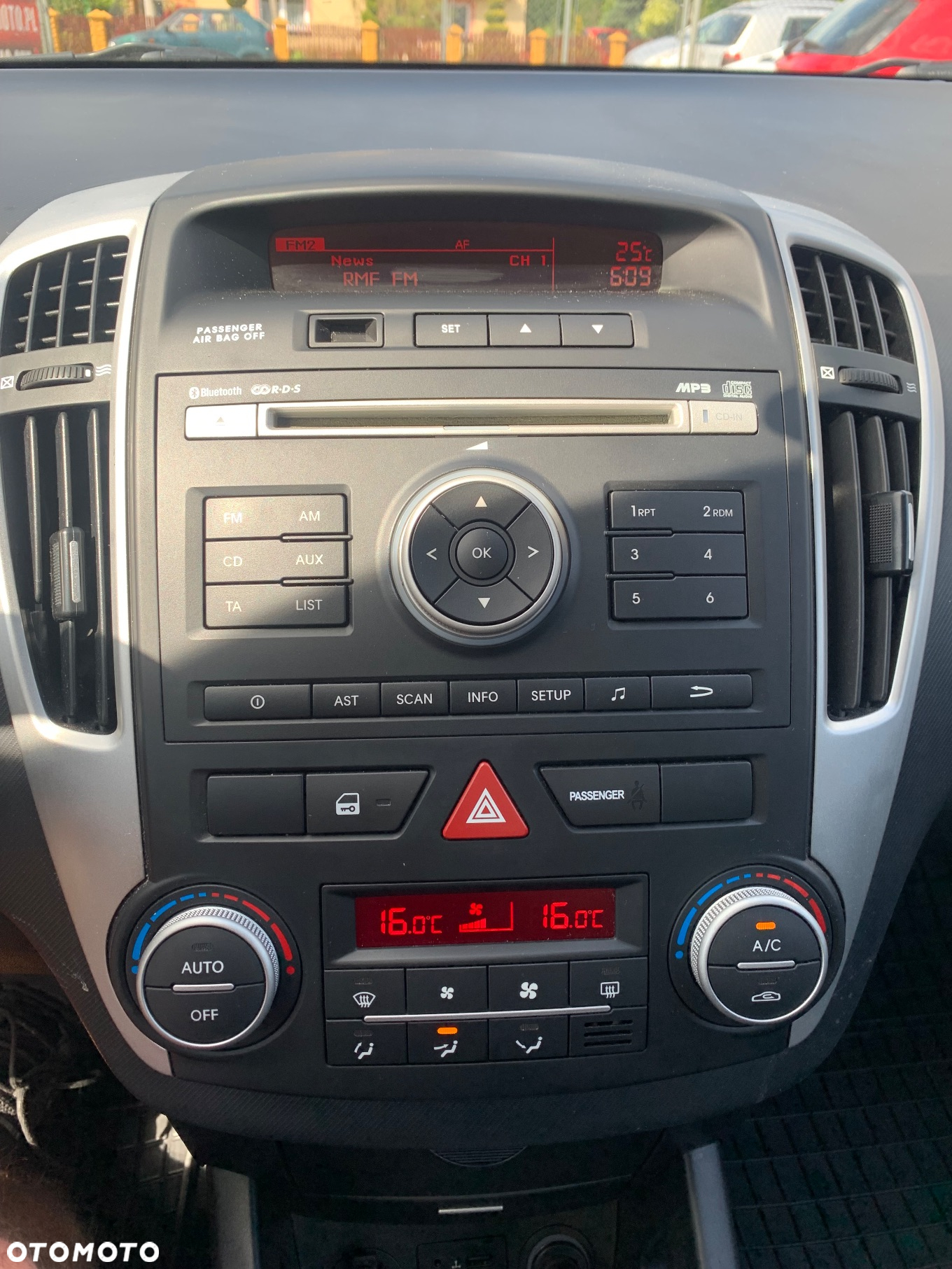 Kia Ceed 1.4 CVVT Dream-Team Edition - 23