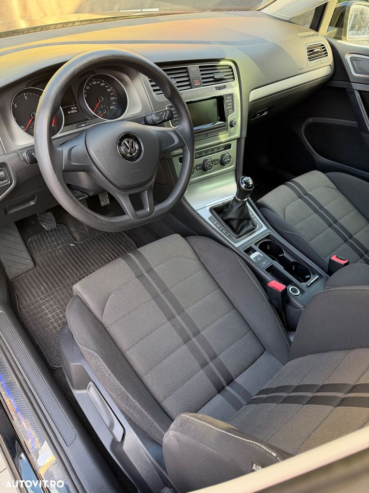 Volkswagen Golf - 10