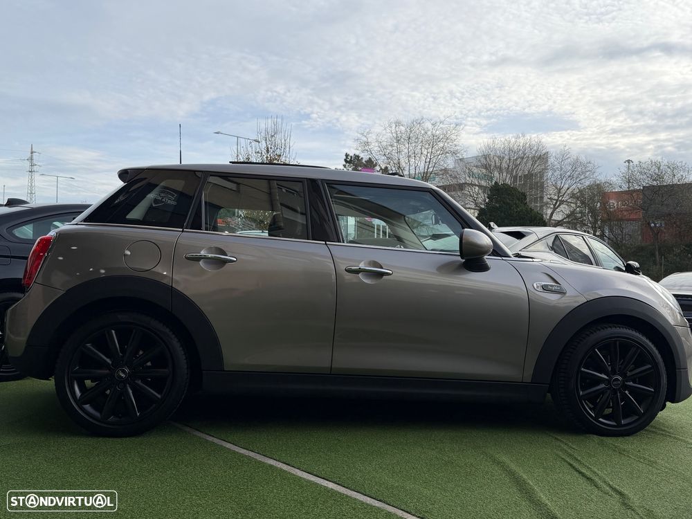 MINI 5 Portas Cooper D Auto - 2