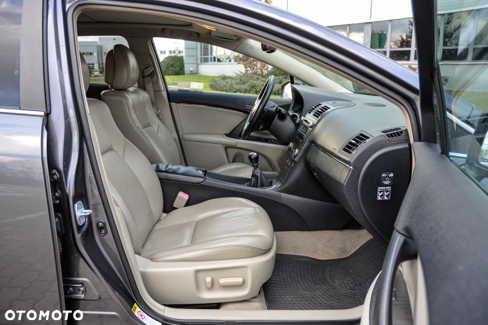 Toyota Avensis 2.2 D-CAT Premium - 11