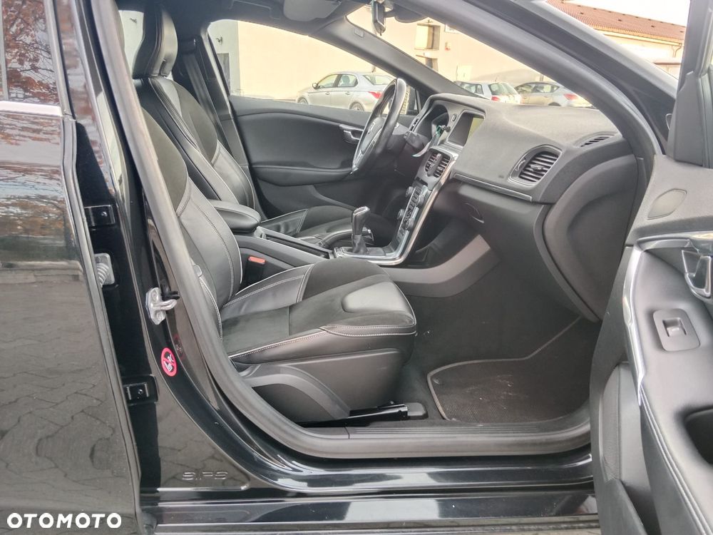 Volvo V40 D4 Drive-E R-Design Summum - 12