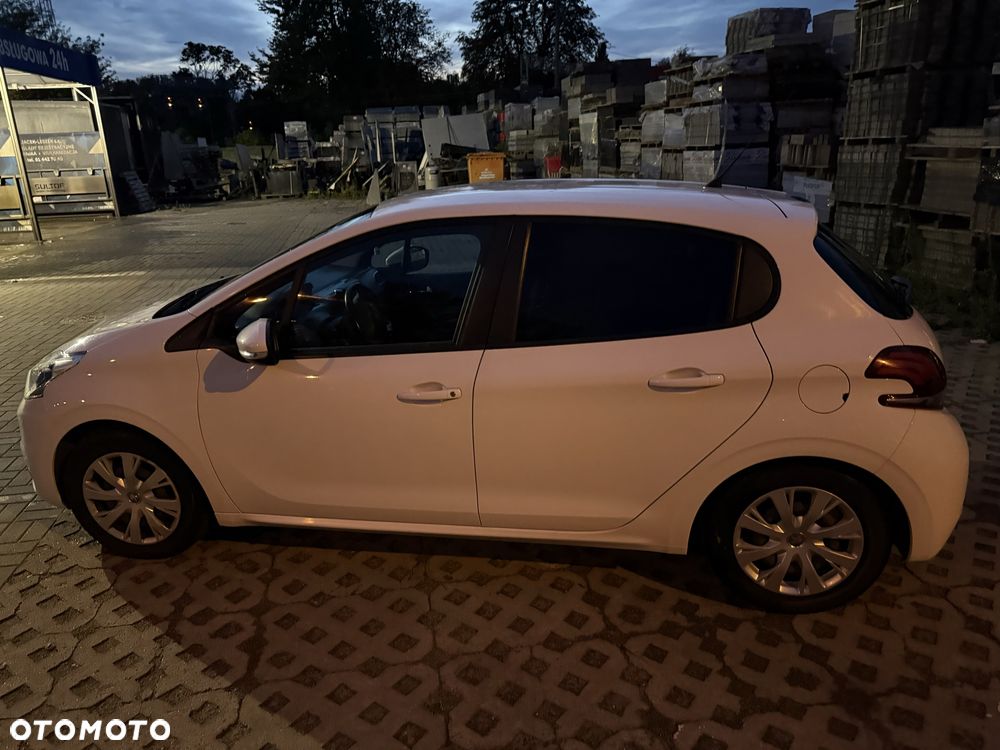 Peugeot 208 - 4