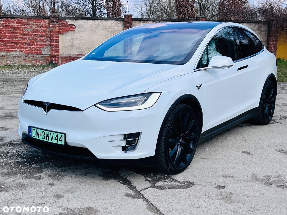 Tesla Model X - 3