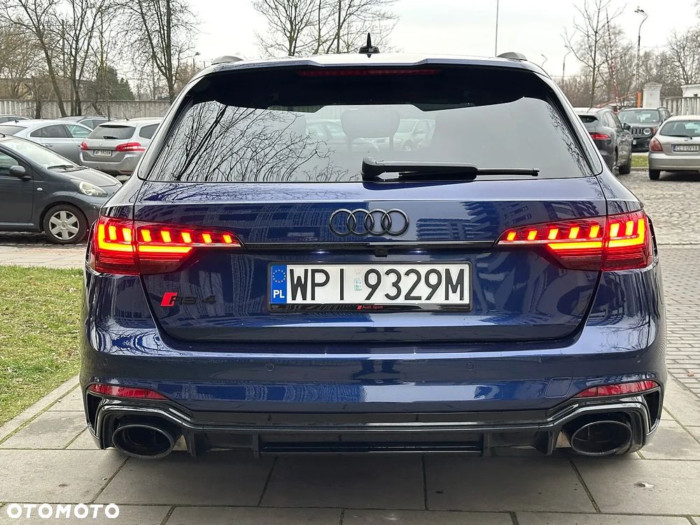 Audi RS4 Limousine - 5