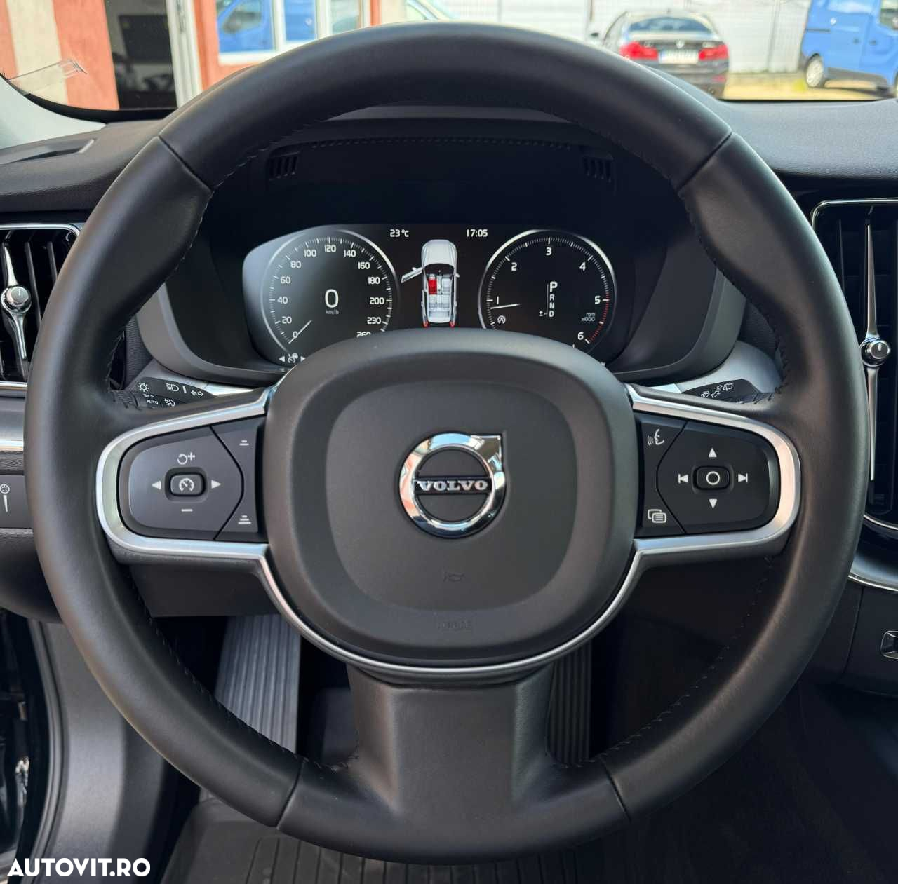 Volvo XC 60 D4 Momentum Pro - 23