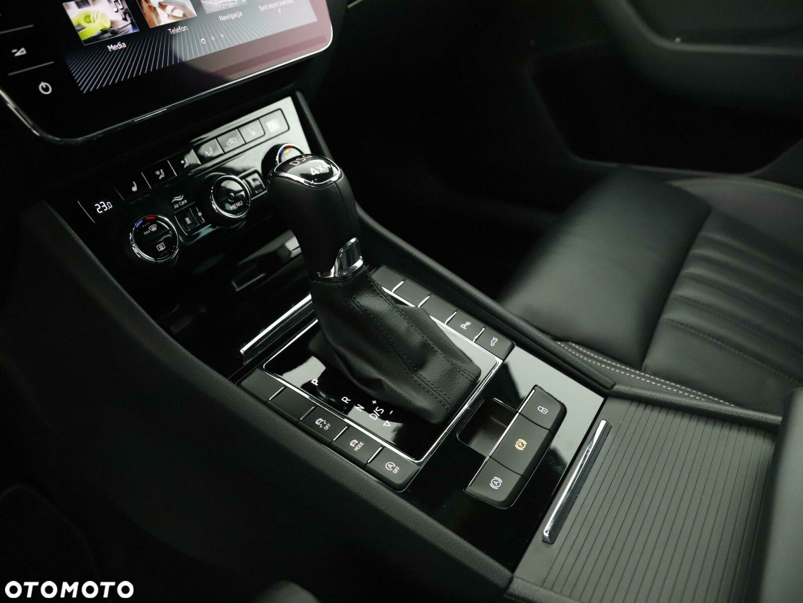 Skoda Superb 2.0 TDI SCR 4x4 L&K DSG - 18