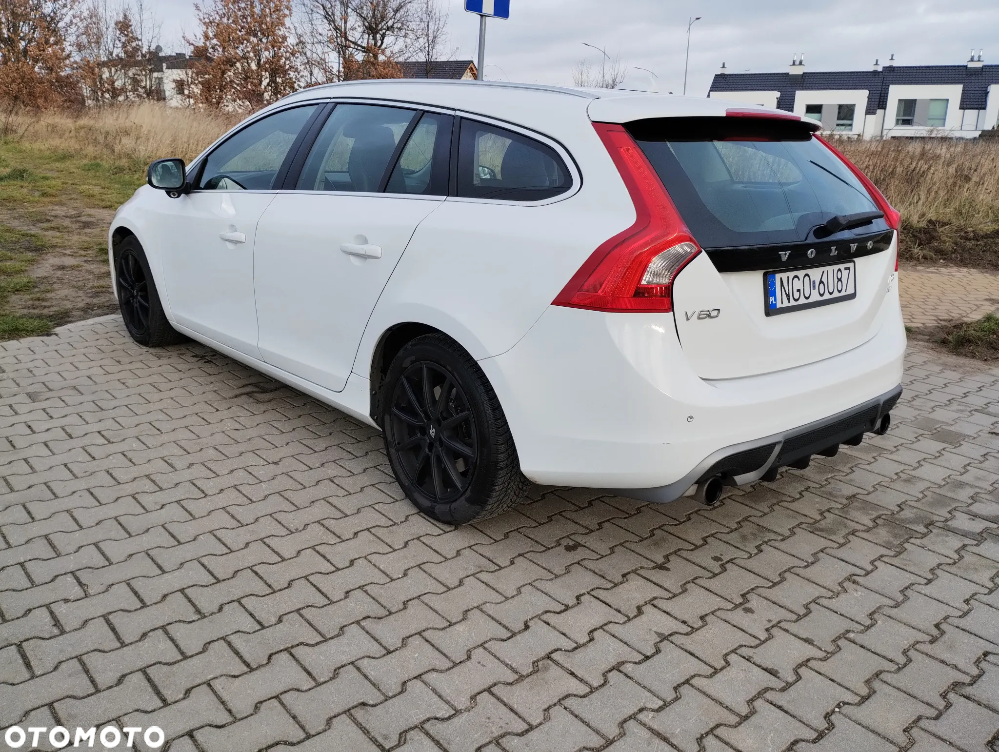 Volvo V60 T6 AWD R-Design - 4