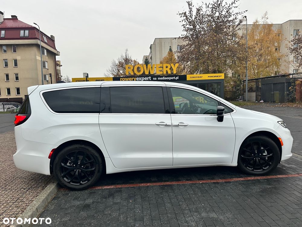 Chrysler Pacifica - 5