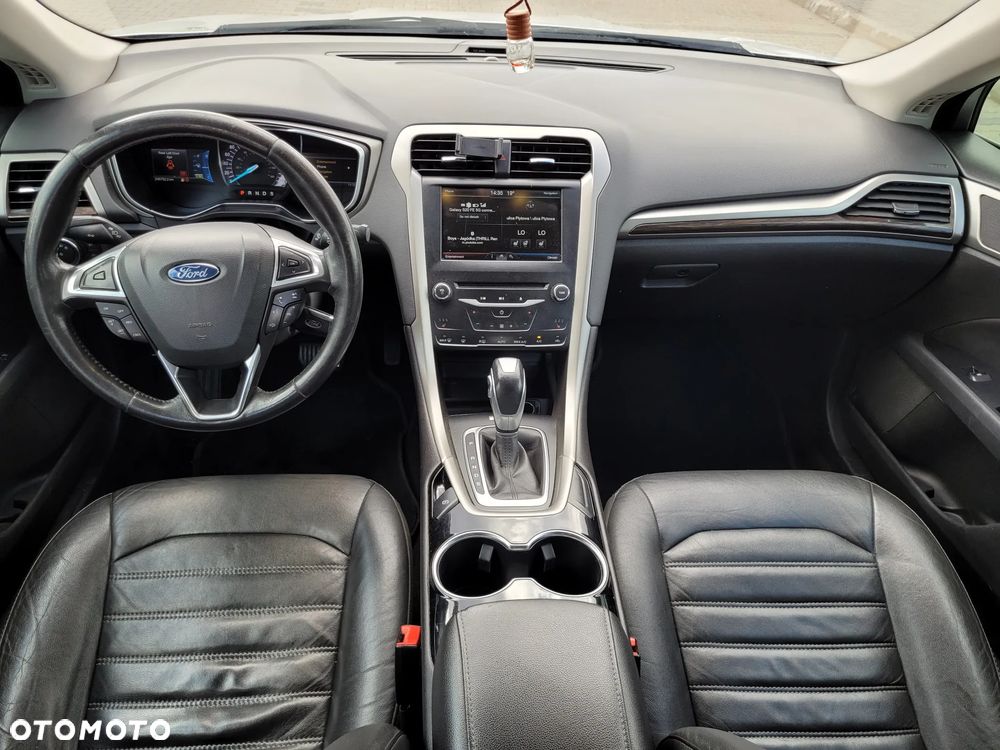 Ford Fusion - 24