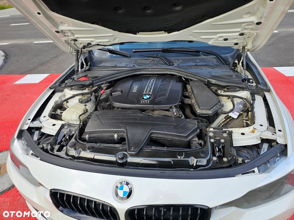 BMW Seria 3 ver-320d-efficient-dynamics - 15
