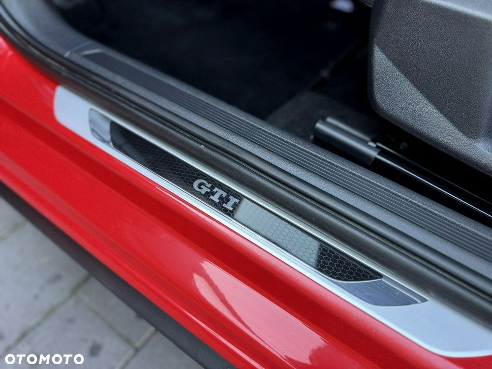 Volkswagen Polo - 32