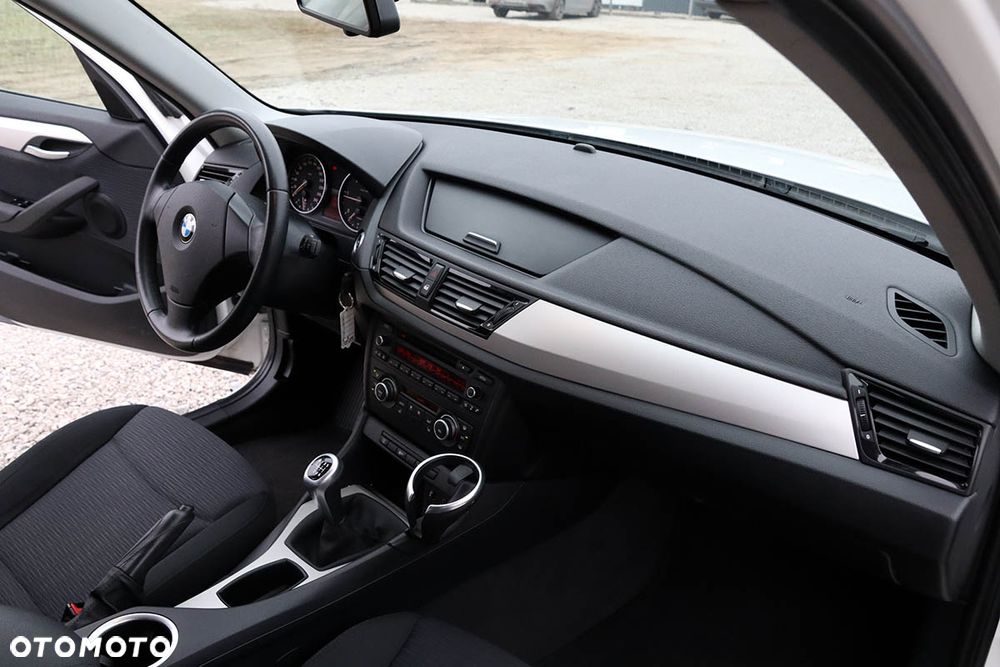 BMW X1 sDrive18d xLine - 24