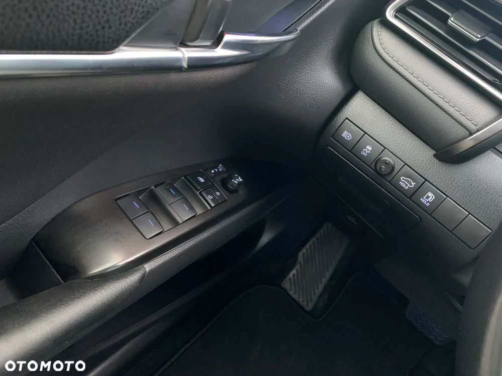Toyota Camry 2.5 Hybrid Comfort CVT - 32