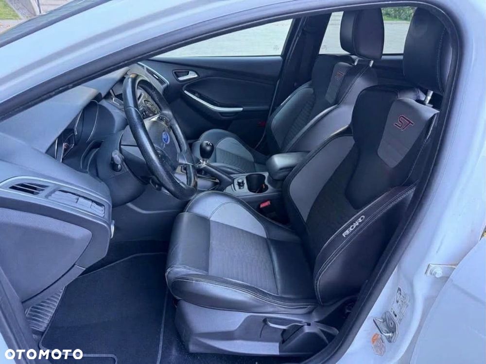 Ford Focus 2.0 EcoBoost ST mit Leder-Sport-Paket - 21
