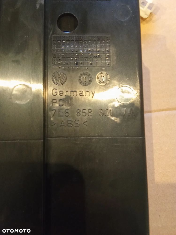 VW T6 uchwyt na kubki z gniazdem 7E5858601 A - 3