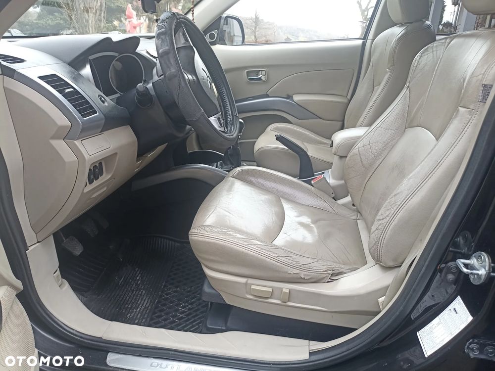 Mitsubishi Outlander - 5