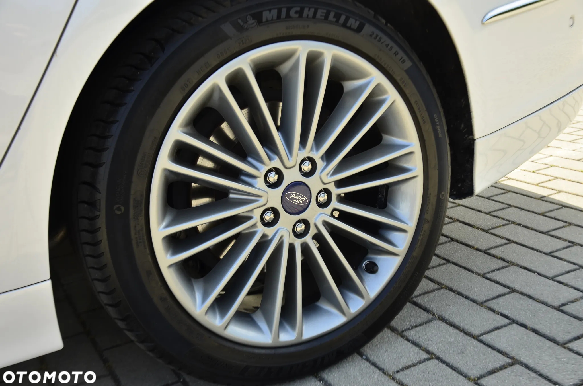 Ford Mondeo Vignale 2.0 Hybrid - 35