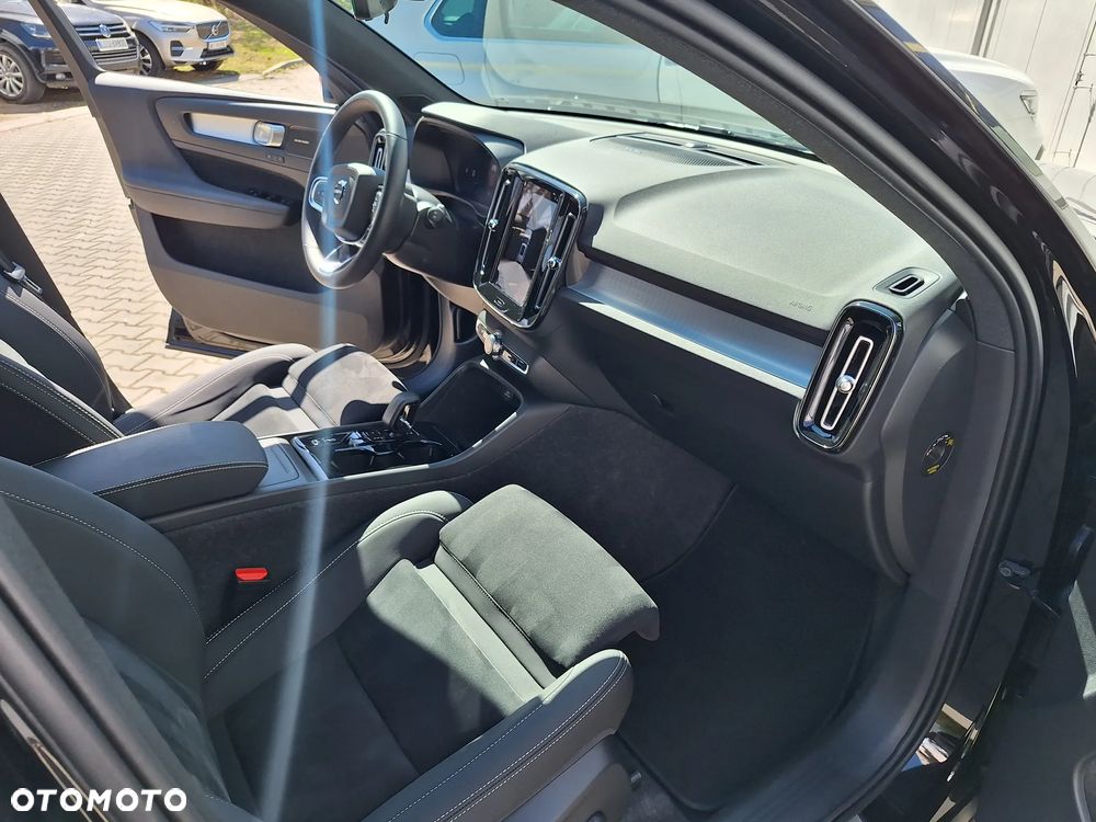 Volvo XC 40 B3 Ultra Dark - 12