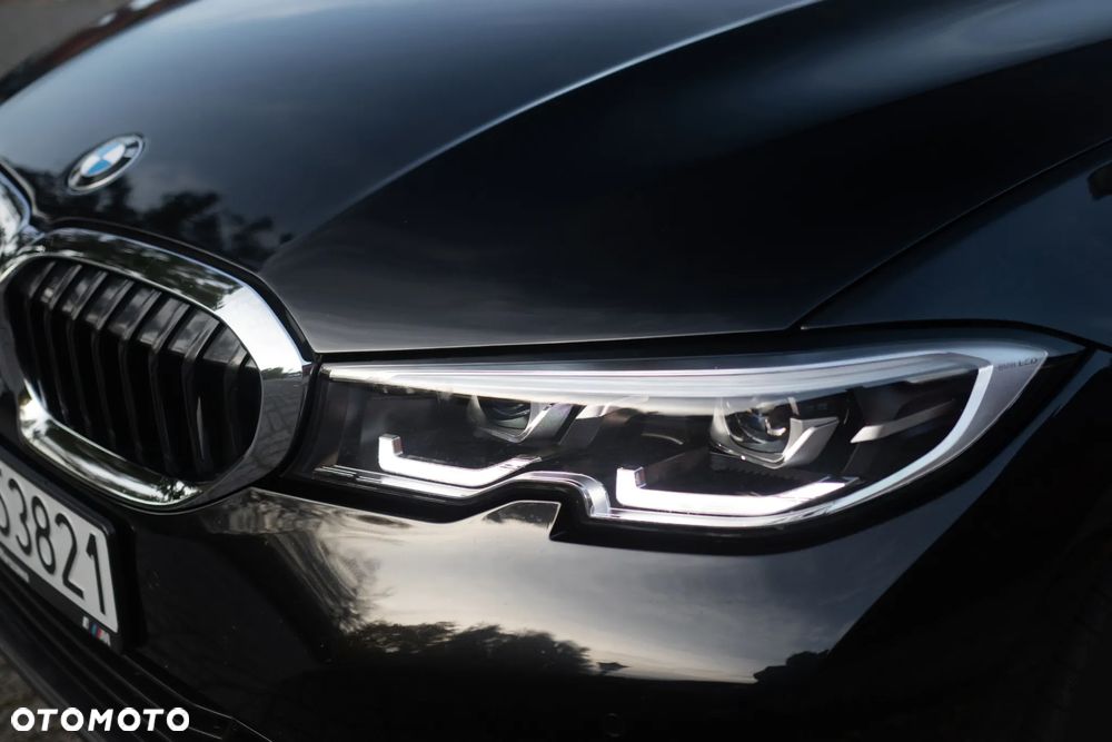 BMW Seria 3 330i xDrive Sport Line - 25
