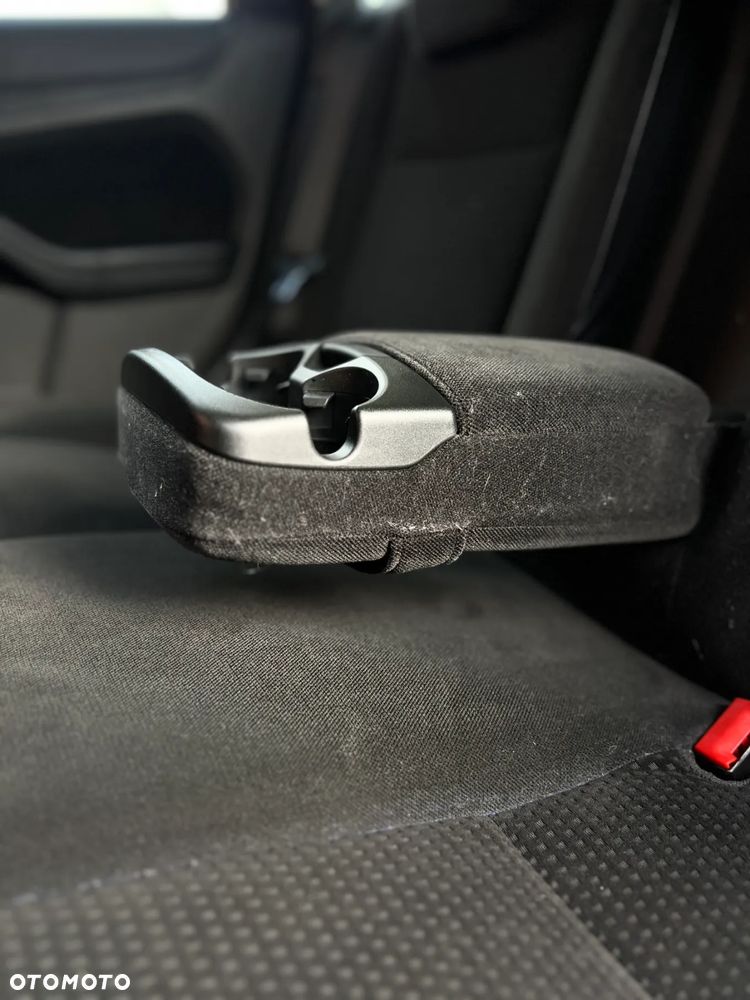 Ford Focus 2.0 Ghia - 32