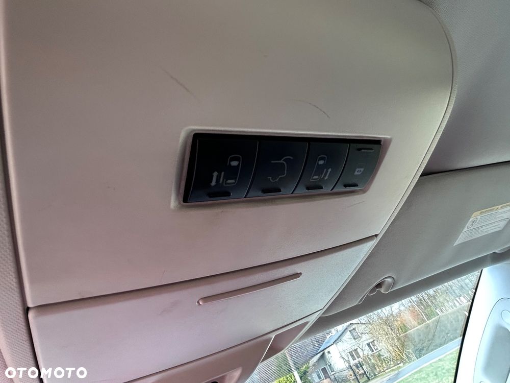 Chrysler Grand Voyager - 22