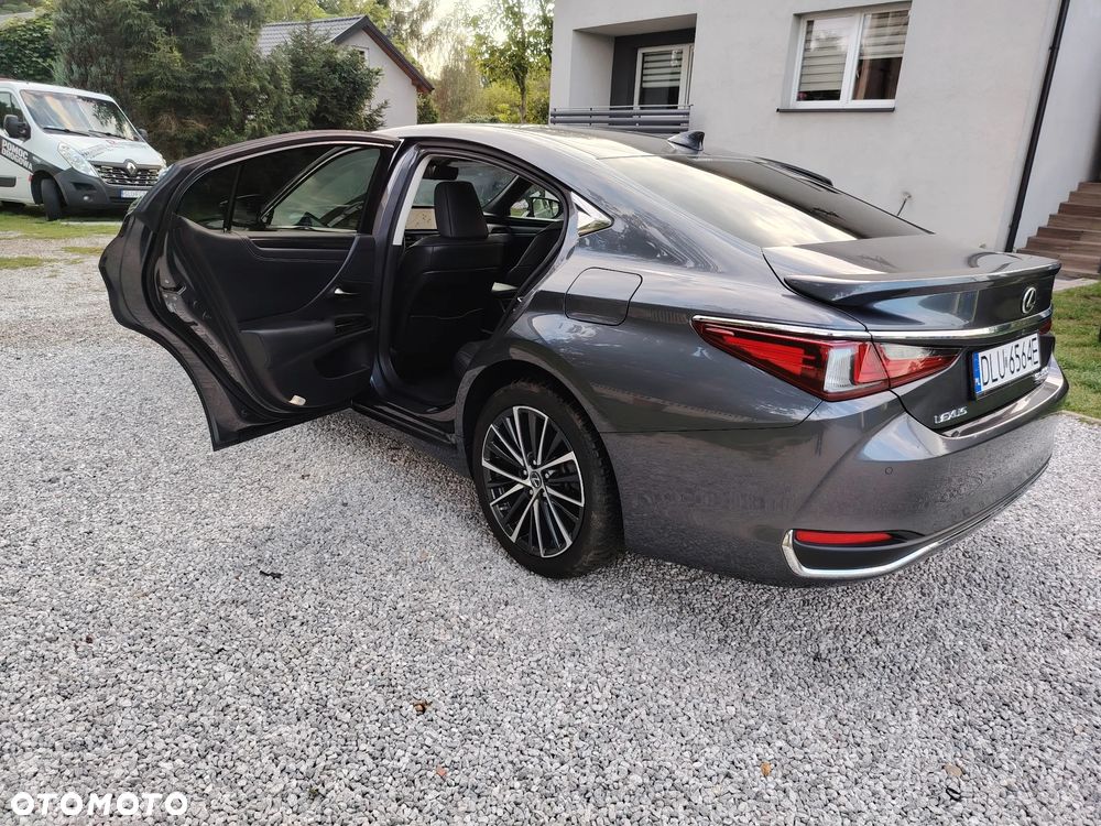 Lexus ES 300h Business Edition - 12