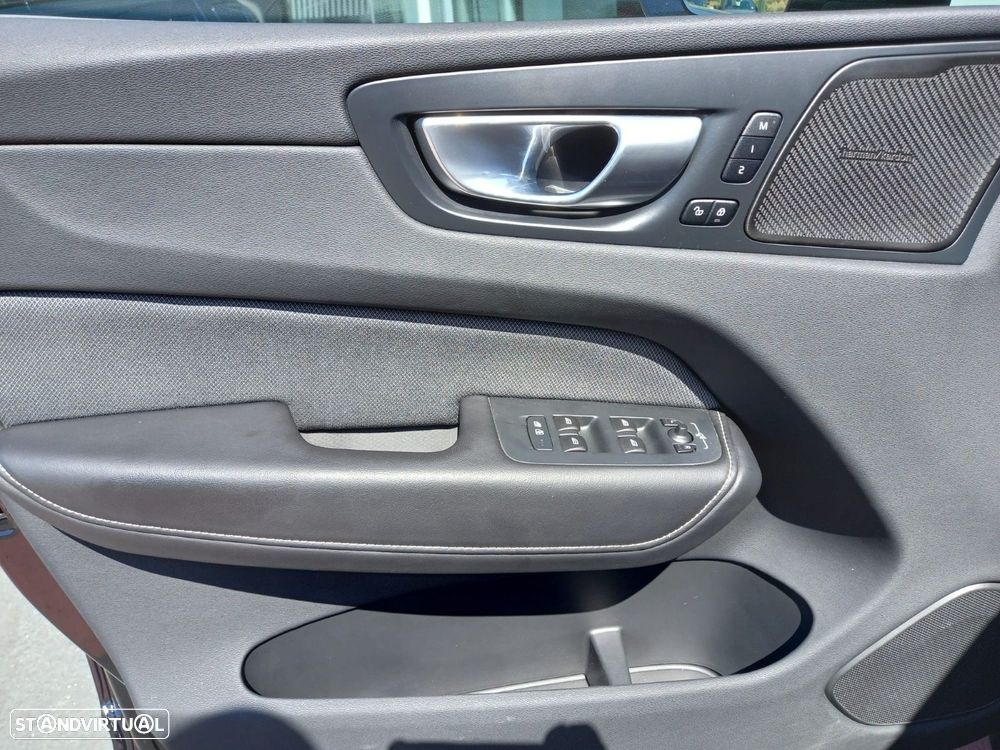 Volvo XC 60 2.0 B4 Plus Dark - 7