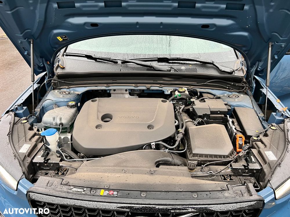 Volvo XC 40 B4 AT FWD MHEV Plus Dark - 22