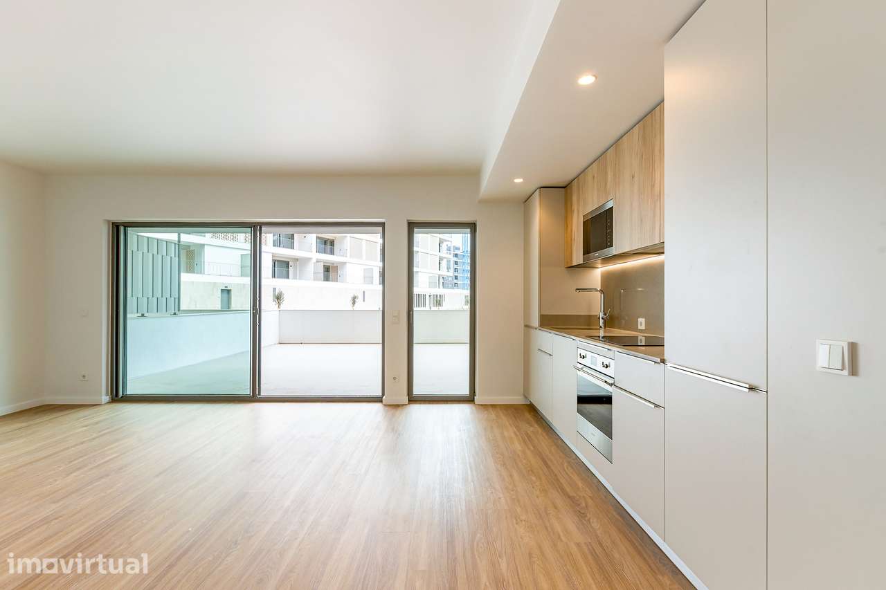 T2 Novo com terraço de 54m2 em condomínio privado c/ piscina em Loures - Grande imagem: 3/29