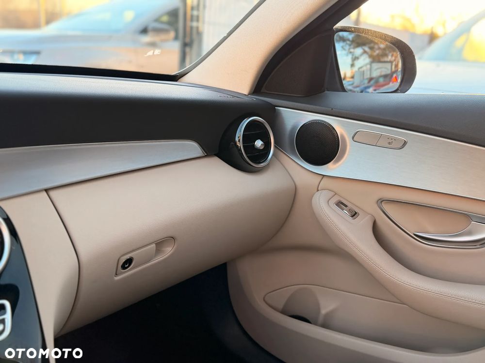 Mercedes-Benz Klasa C 200 4-Matic 7G-TRONIC - 25