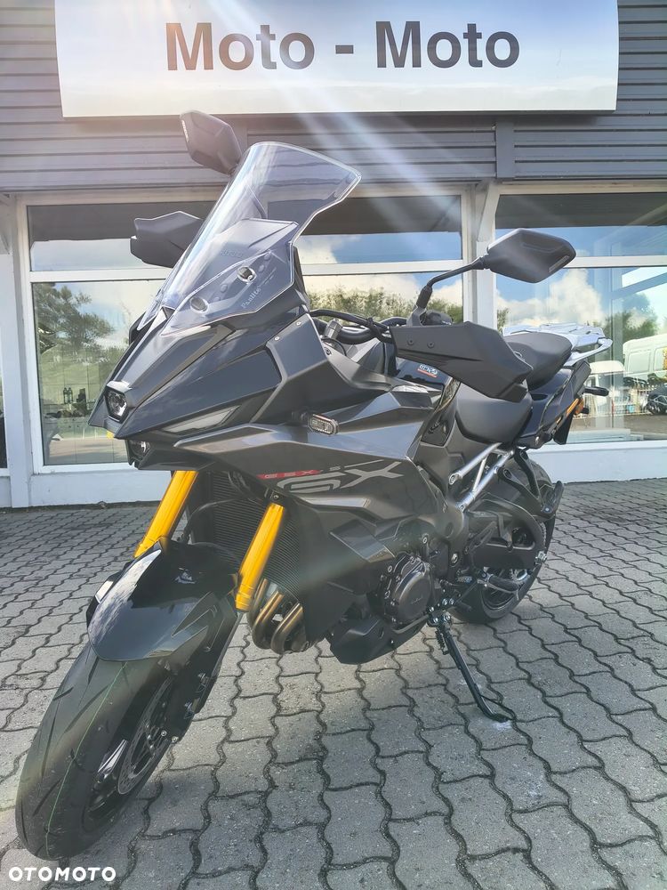 Suzuki GSX - 3