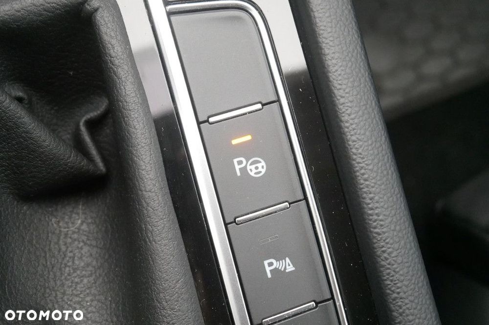 Volkswagen Passat 2.0 TSI Elegance DSG - 24
