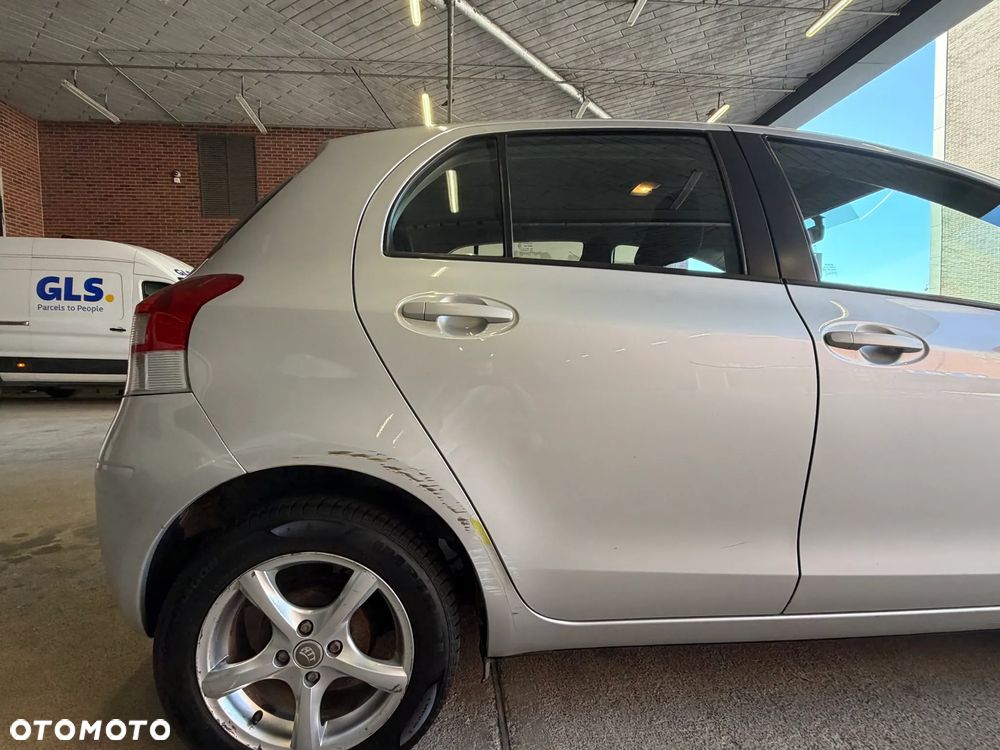Toyota Yaris 1.0 Terra - 6