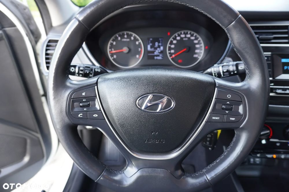 Hyundai i20 blue 1.2 Classic - 18
