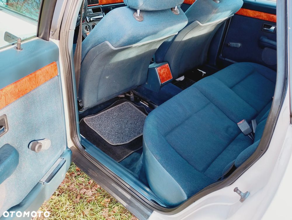 Audi 100 Avant 2.4 D - 11