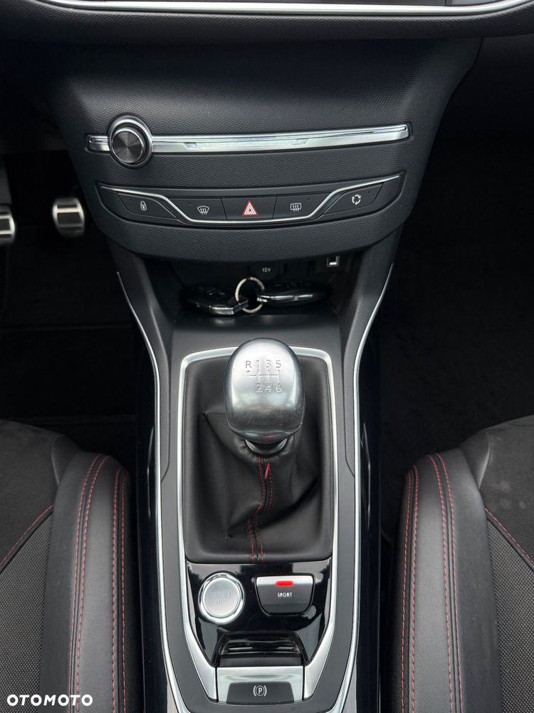 Peugeot 308 1.6 e-THP GTi by Sport S&S - 21