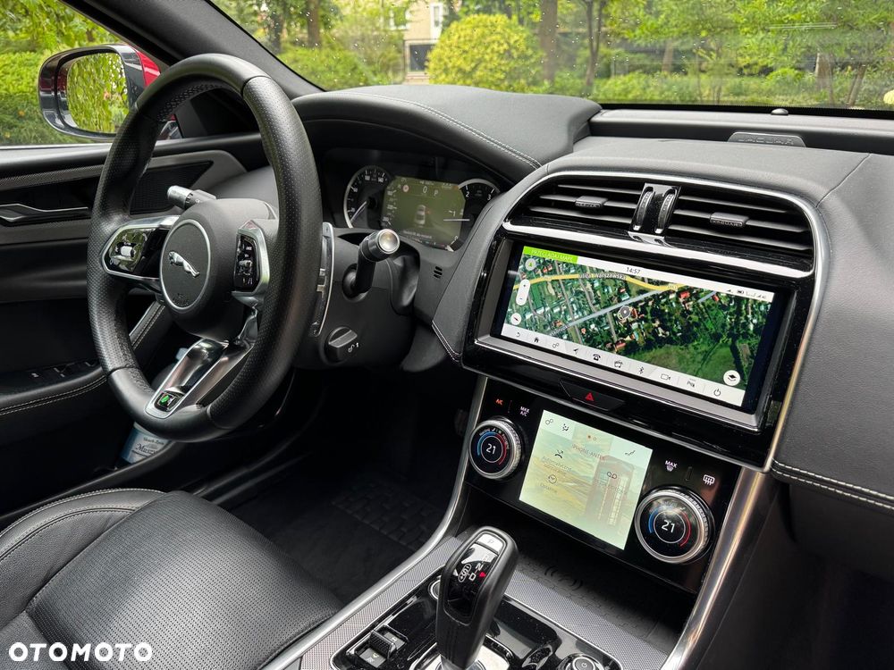 Jaguar XE 2.0 D180 R-Dynamic S - 15
