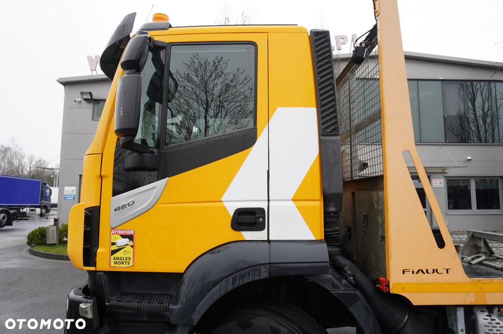 Iveco Stralis 420 8x2 / Zabudowa laweta Fiault / 2 osie skrętne / 17,6 t ładowności - 18