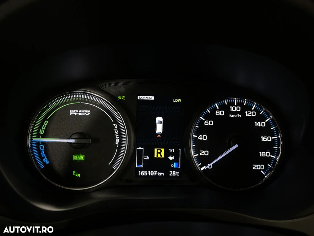 Mitsubishi Outlander 2.0 4WD Plus - 26