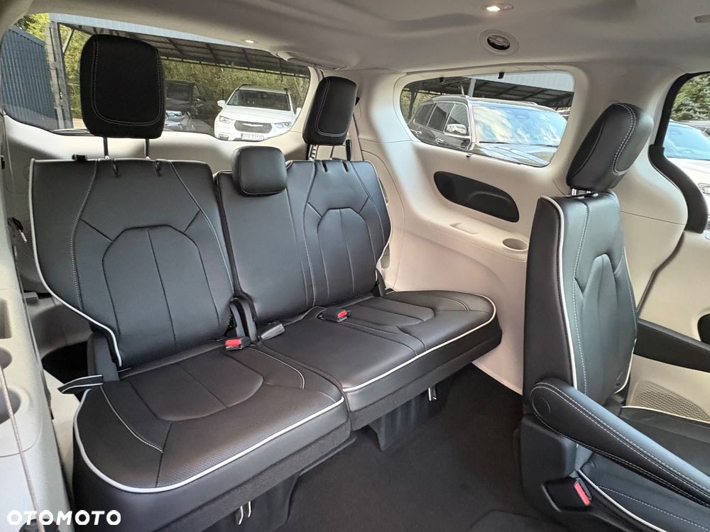 Chrysler Pacifica - 18