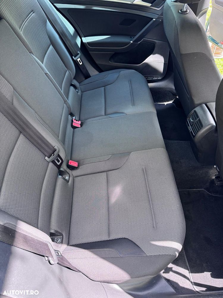 Volkswagen e-Golf - 11