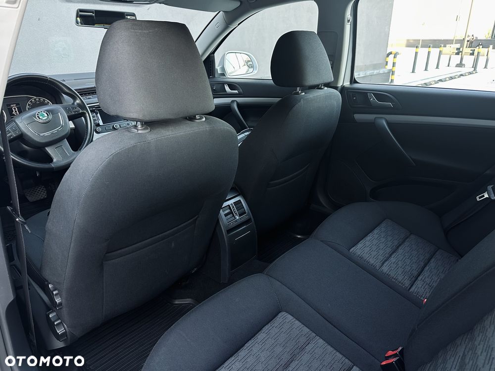 Skoda Octavia 2.0 TDI DPF DSG Elegance - 17